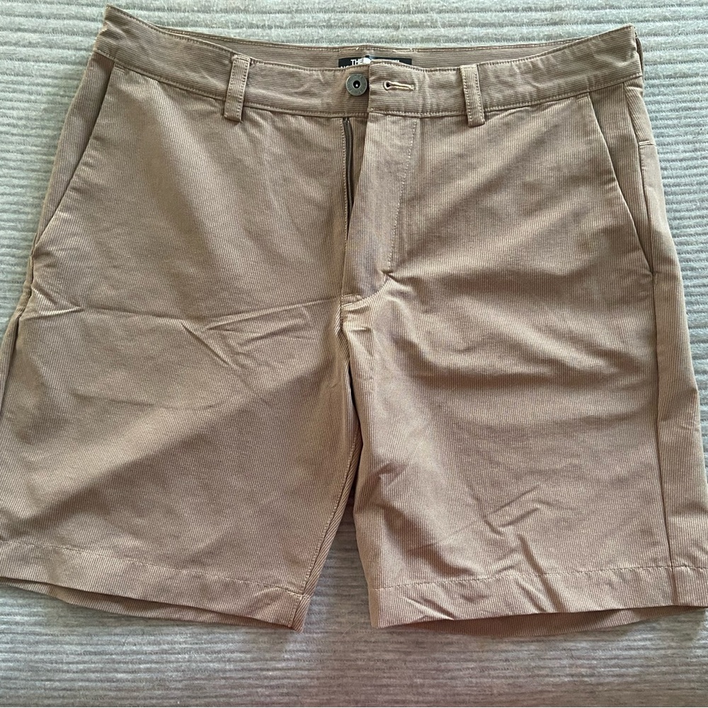 Northface Men’s tan shorts